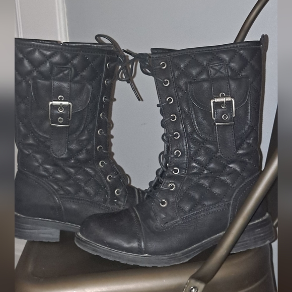 Global Win Shoes - Global Win lace up  quilted combat style boots